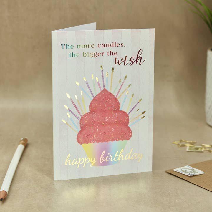 Carte de vœux d'anniversaire avec cupcake en relief pour la vente par Rainee Collections