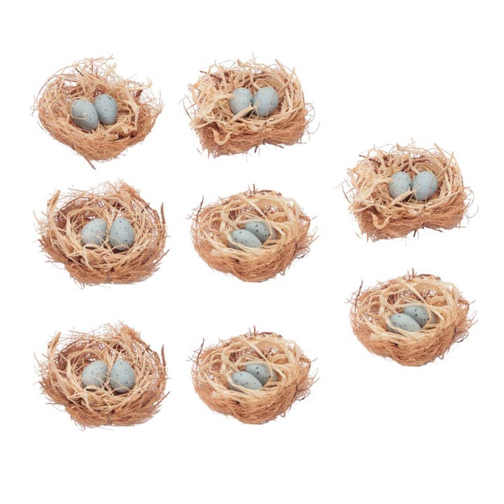 Set van acht bruine en blauwe decoratieve vogelnesten met eieren sculpturen voor wholesale door HomeRoots