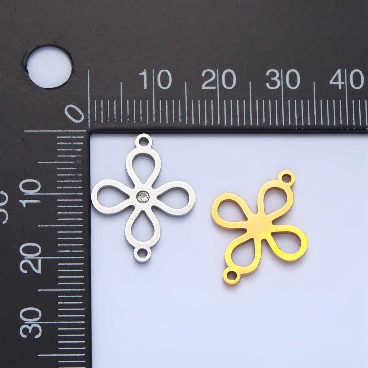 Aim Eternal - Wholesale Individual Charm/Pendant - Stainless Steel CZ Lucky Charm Four Leaf Clover Charm Connector in Gold & Silver | F-4122