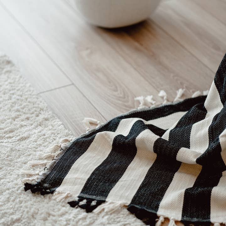 Moa - Wholesale Throw Blanket - Black Striped Cream Throw blanket & Bedspread