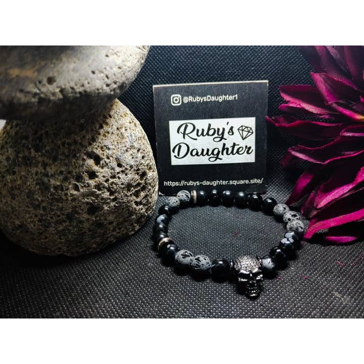 Bracciale da uomo con teschio in onice e lava per la vendita all'ingrosso da parte di Ruby’s Daughter
