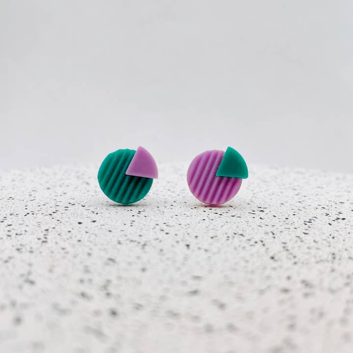 Circle Studs die niet bij elkaar passen voor wholesale door Sarah Joy Jewellery