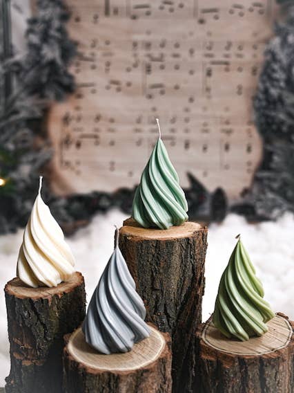 Handgegossene Kerze - Christbaum aus Soja und Rapswachs für den Großhandel von Nature Lover