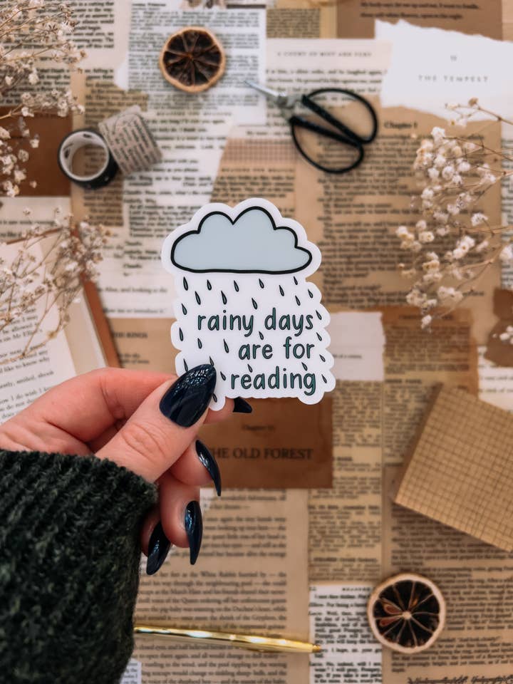 Autocollant citation "Les jours de pluie sont faits pour lire", 2,5x3 pouces pour la vente par Twelfth Pine