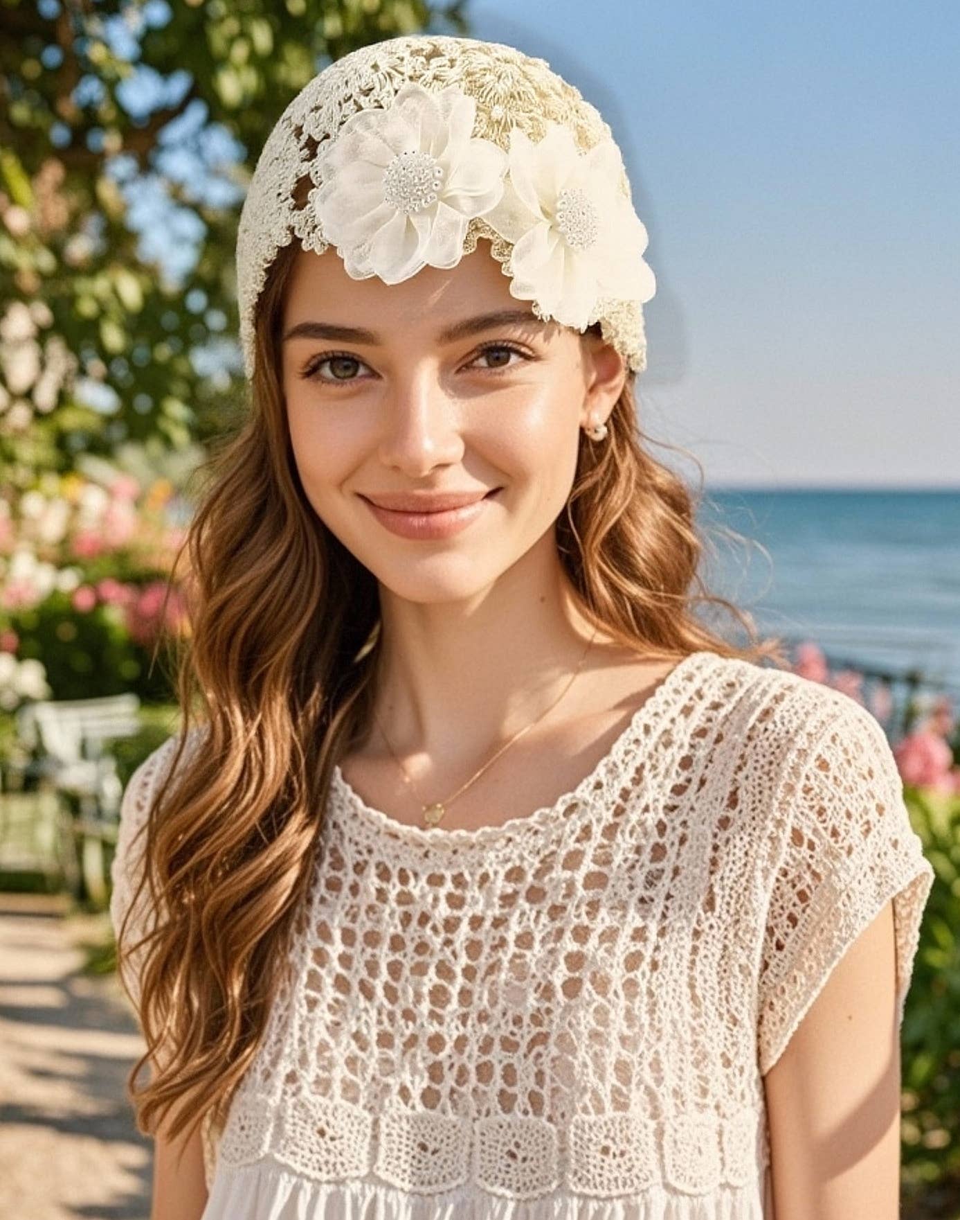 JC Sunny Fashion – wholesale Mössa - Dam – JCH903350 Boho Chic Virkad Hatt med Pärlor & Chiffongblommor0