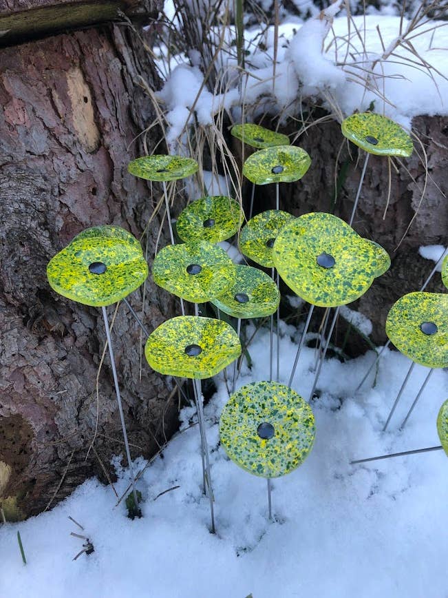 Kleine ronde glazen bloem voor buiten in transparant appelgroen-geel voor wholesale door CARNEOL GLASS