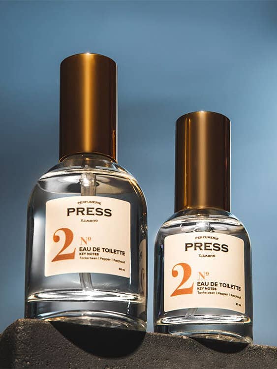 Eau de toilette № 2 1,69 fl oz Fava Tonka, Pepe, Patchouli per la vendita all'ingrosso da parte di Press Gurwitz Perfumerie