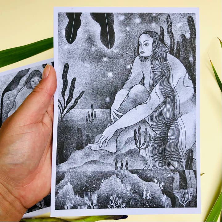 Clio: Die Frau im Wasser II Riso-Print für den Großhandel von Uschie