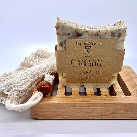 Cedar Spice Håndlavede Sæbe Bar for engroshandel hos The Frosted Jar