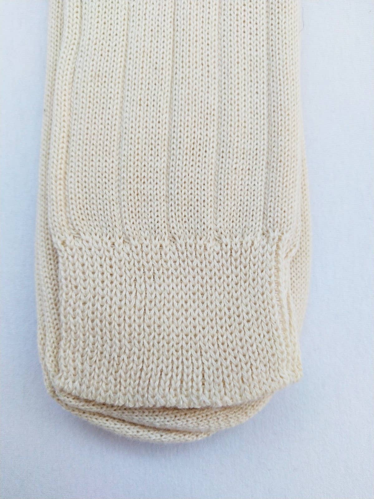 Ecru Ravinia 100% undyed organic cotton (adults socks) for wholesale on Faire1