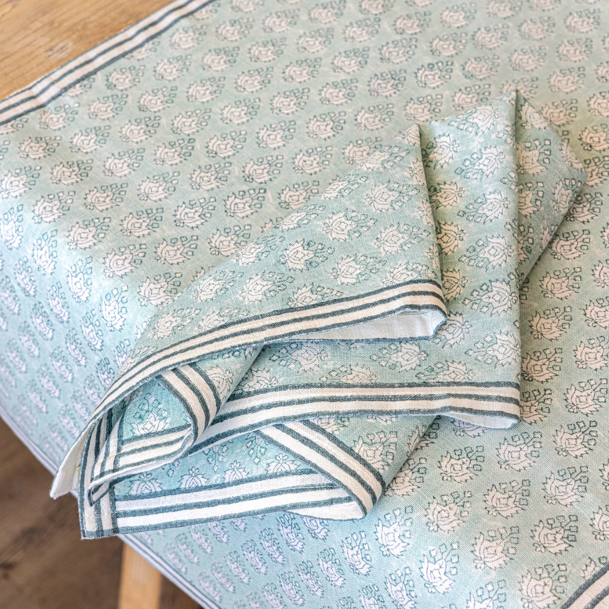 over&back - Wholesale Table Runner -  Hand-Blocked Table Runner Floral Patterns 18x1084