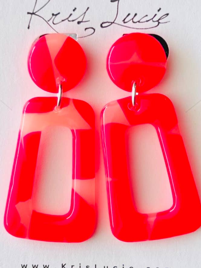 Brincos Suzie Rosa-Choque por atacado de Kris Lucie