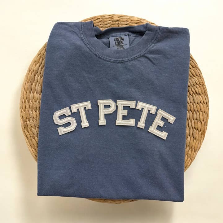 Comfort Colors T-shirt à manches courtes St Pete Florida pour la vente par Threads And Needles, INC.