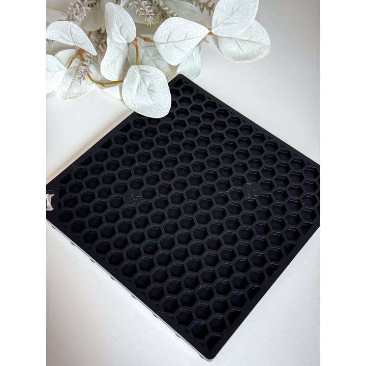 Doggotique - Wholesale Pet Food Mat - Dog - Honeycomb Lick Mat for Dogs and Cats5