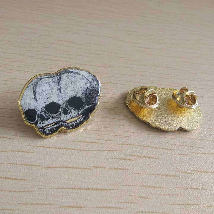 Defensive Wounds - Venta al por mayor Botón/prendedor - Pin Thelema dorado