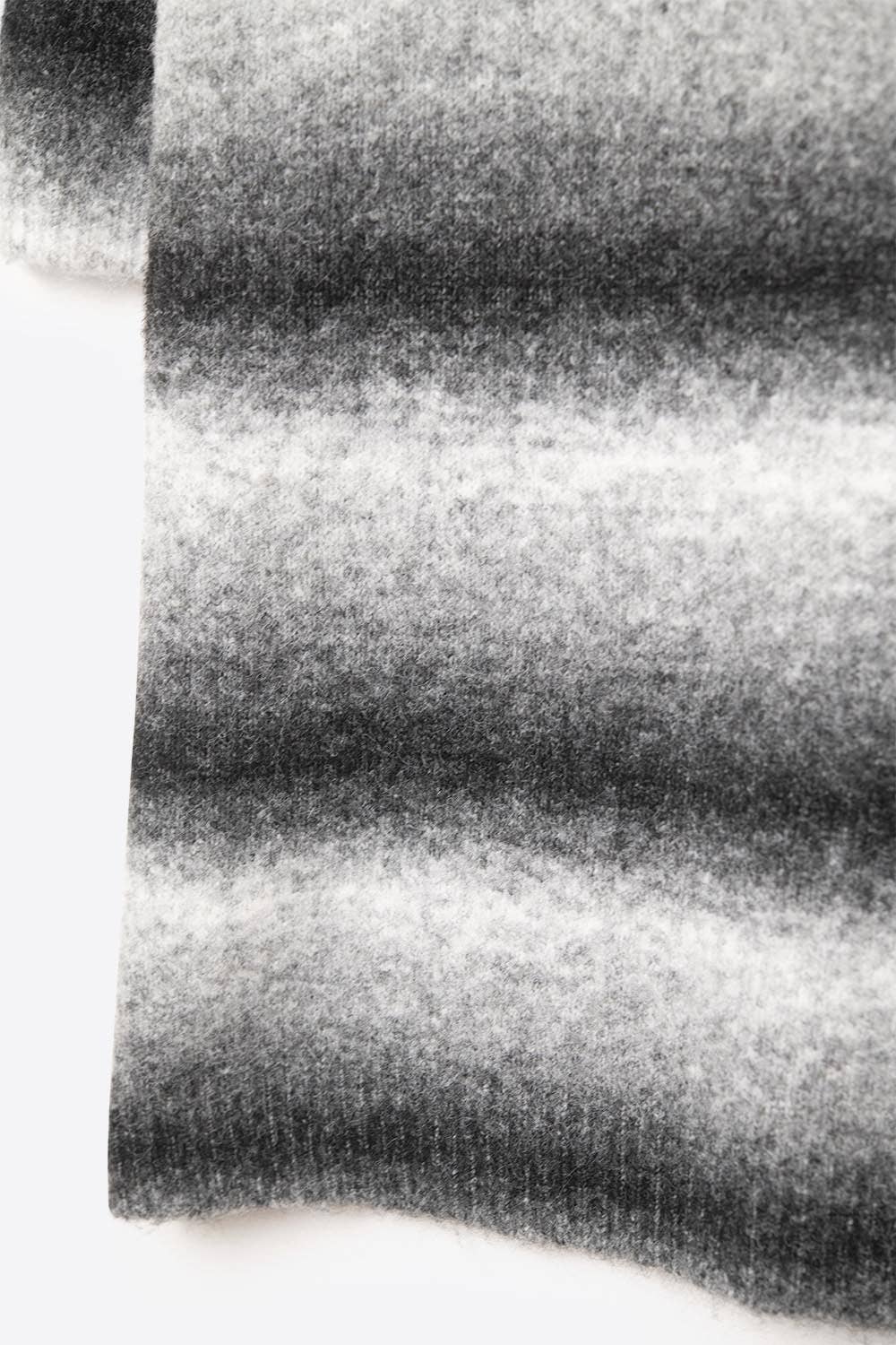 GRAU Kurzarm-Ombré-Gestreifter Pullover in Grau für den Großhandel auf Faire6