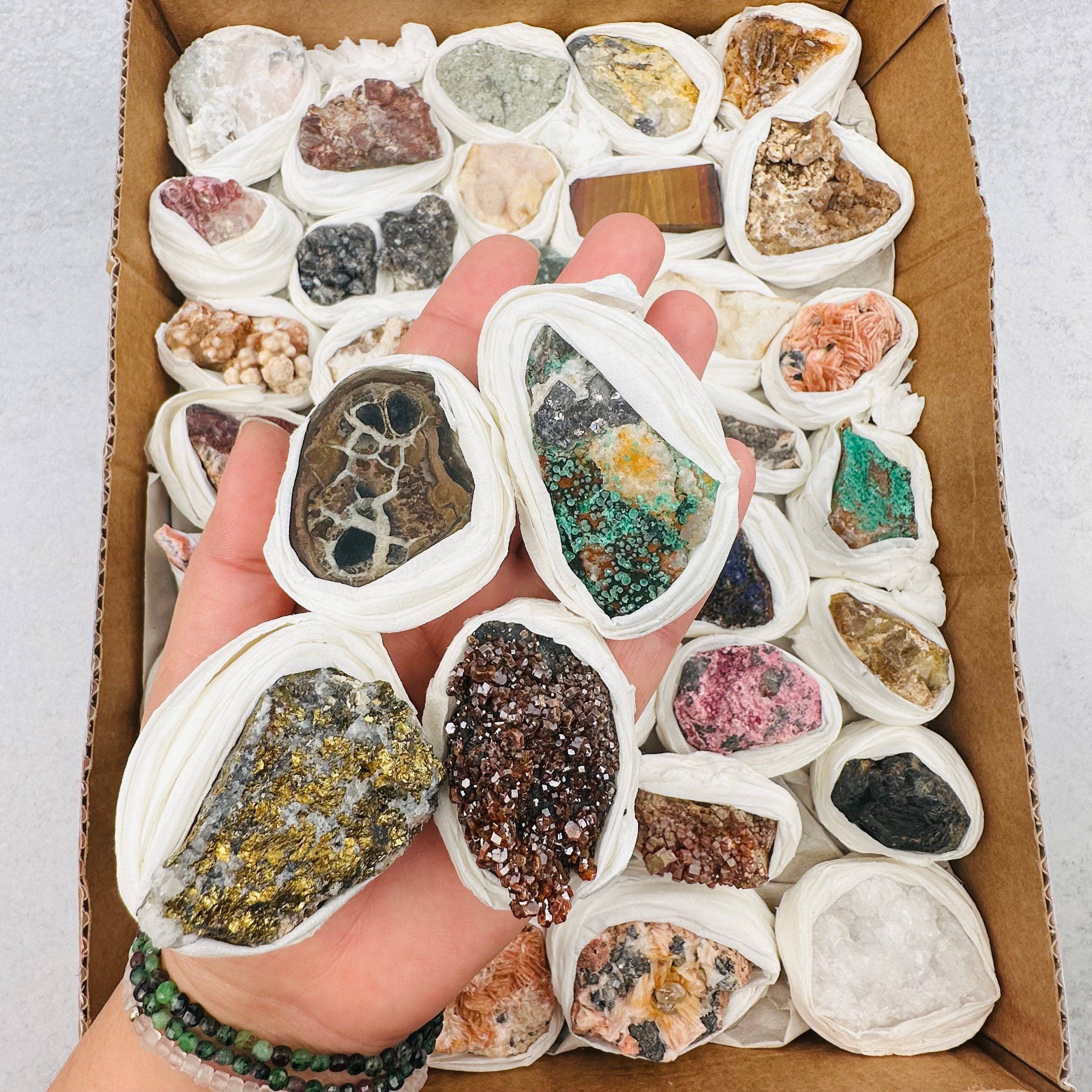 Rock Paradise - Wholesale Spiritual Stone/Crystal - 1 FLAT BOX of Natural Crystal Minerals - Mixed Minerals - Crystal Collection Set5