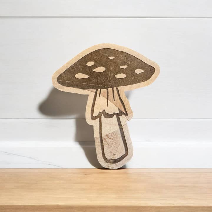 Décoration en bois en forme de champignon Décoration de maison rustique pour la vente par The Fairy Paintbox