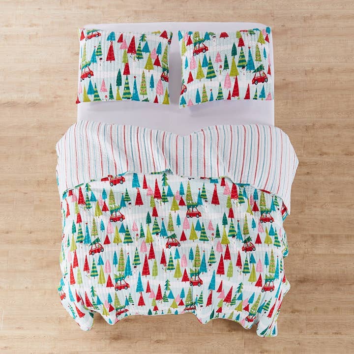 Multi Merry & Bright Holly Jolly Quilt for wholesale on Faire3