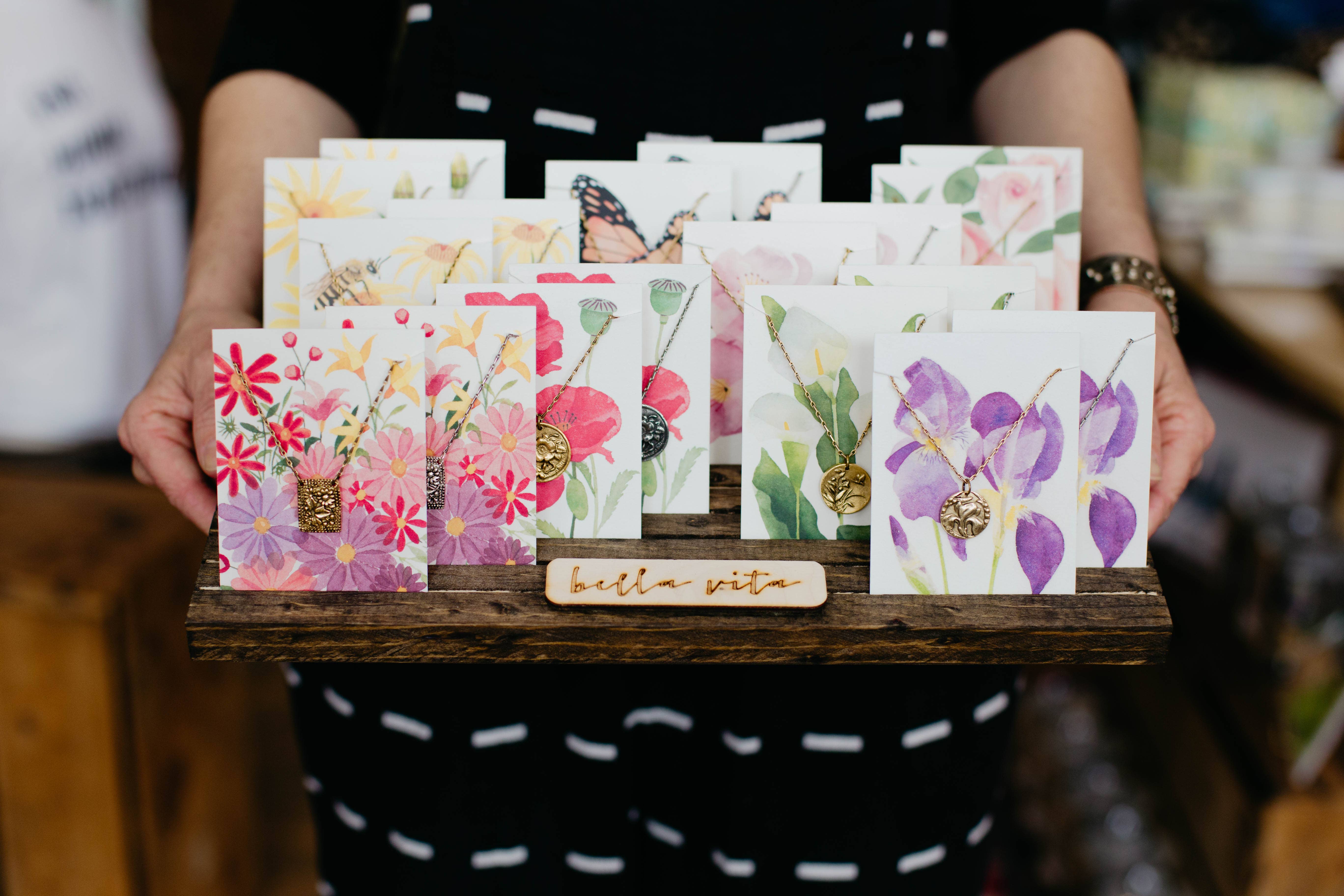 Bella Vita Jewelry - Wholesale Pendant/Charm Necklace - In the Garden | Antique Button Bee Necklace8