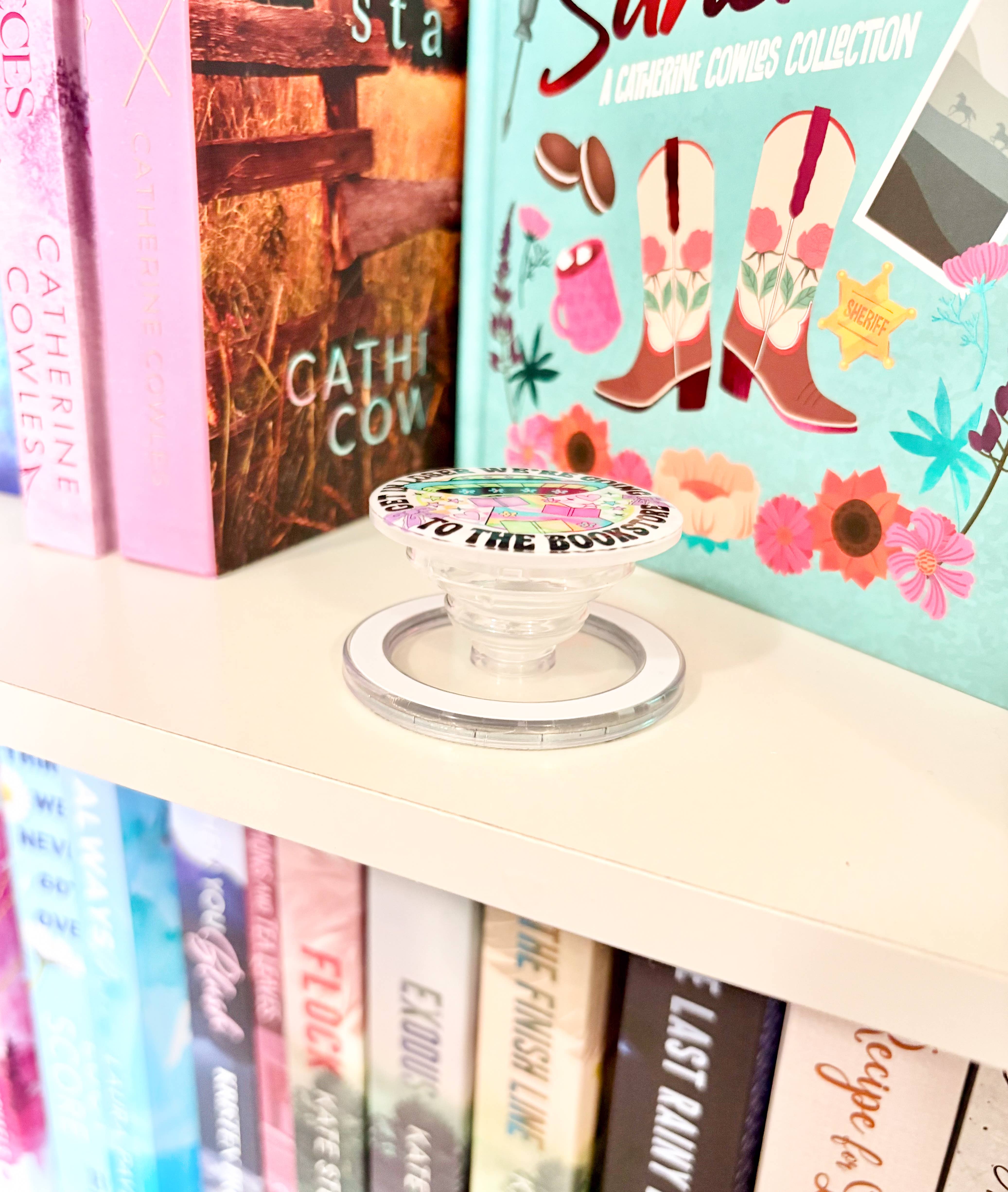 The Blush Hut – wholesale Telefonhållare – Hoppa in förlorare, vi ska till bokhandeln Kindle Grip4