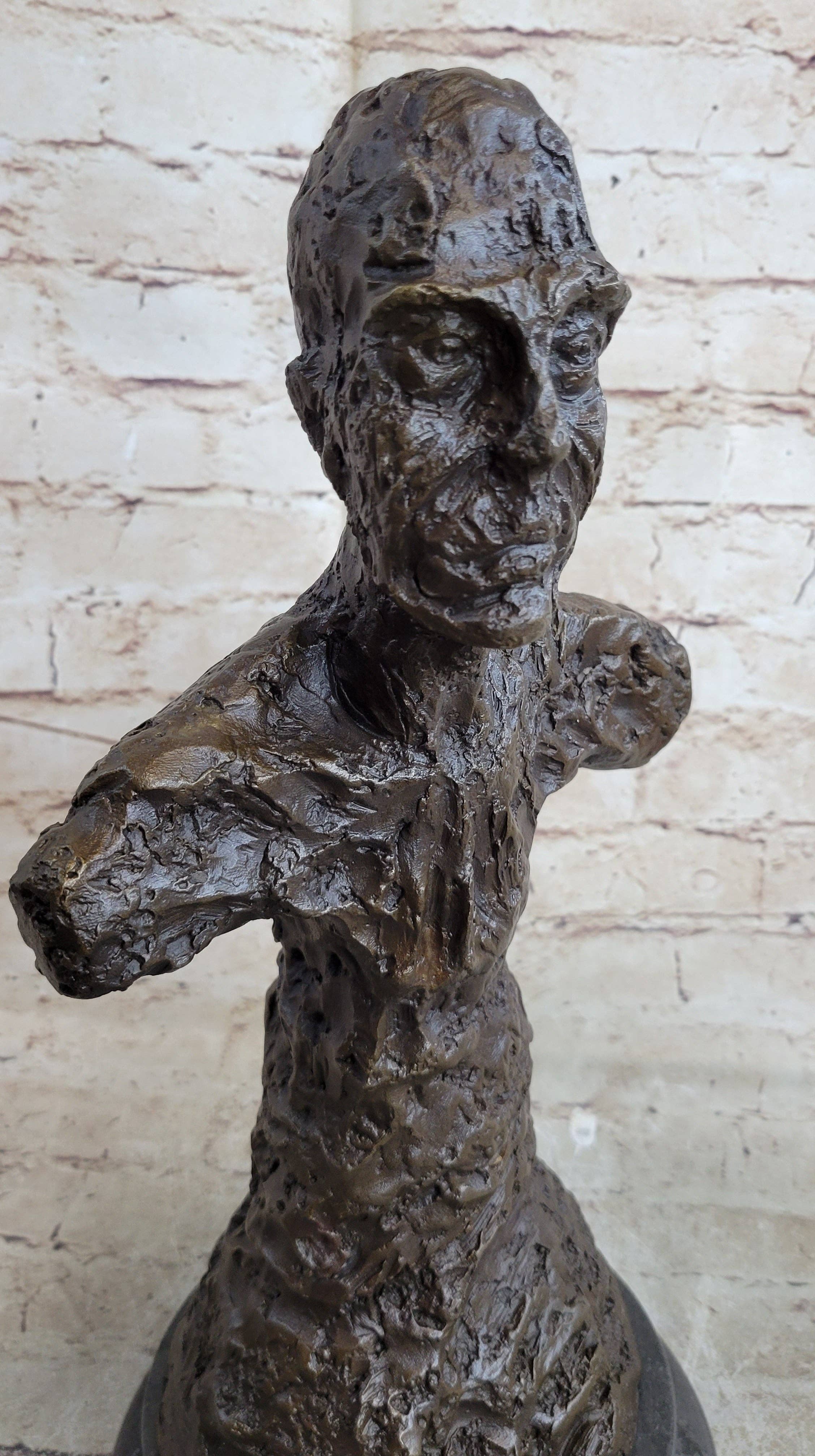Bronzhaus - Wholesale Beeldje/beeldhouwwerk - Buste van Diego Surrealistische mannelijke sculptuur Bronzen standbeeld van Alberto Giacometti 15" x 7"6