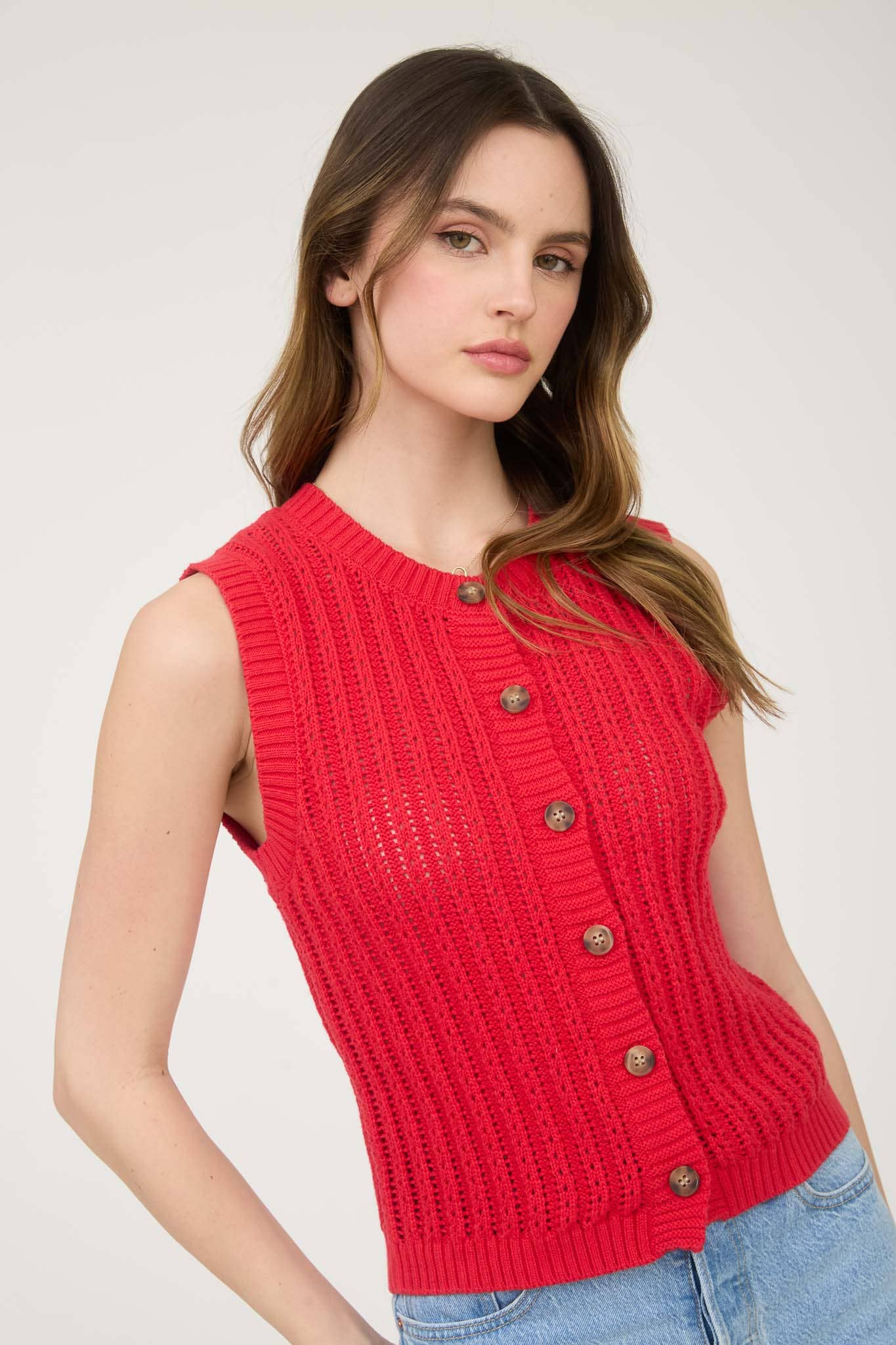 The Workshop Studio – Cardigan - Mulher por atacado – Cardigã de malha sem mangas com decote redondo e botões.11