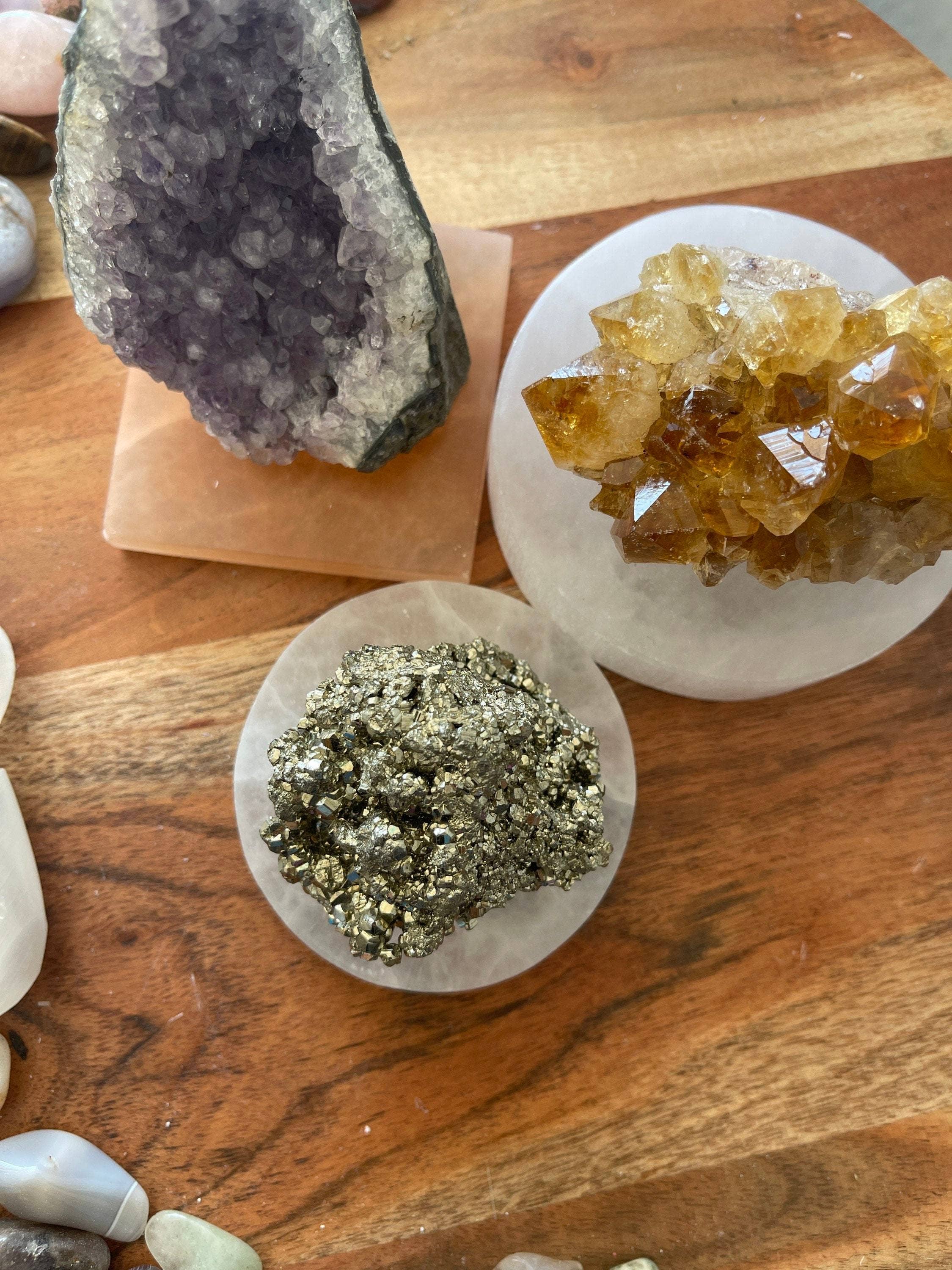 CaNatureLover - Wholesale Oplaadschaal voor kristallen - Polijst Seleniet Oplaadstation met ronde en platte kristalplaten voor bescherming, reiniging en meditatie9