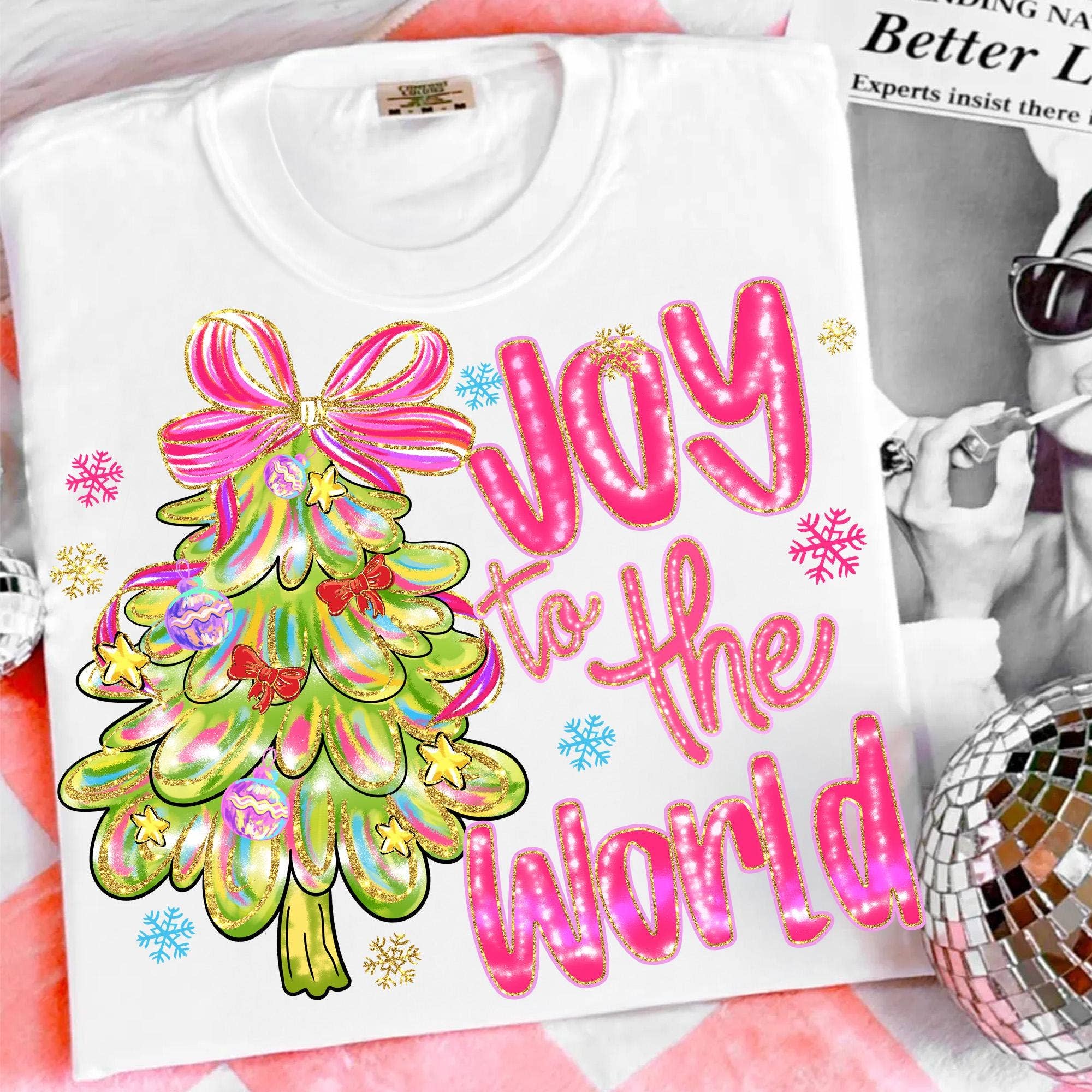 NVC Ecommerce LLC - Wholesale T-shirt met print - Dames - Joy To The World T-shirt, Kerstboom Shirt, Feesttrui3