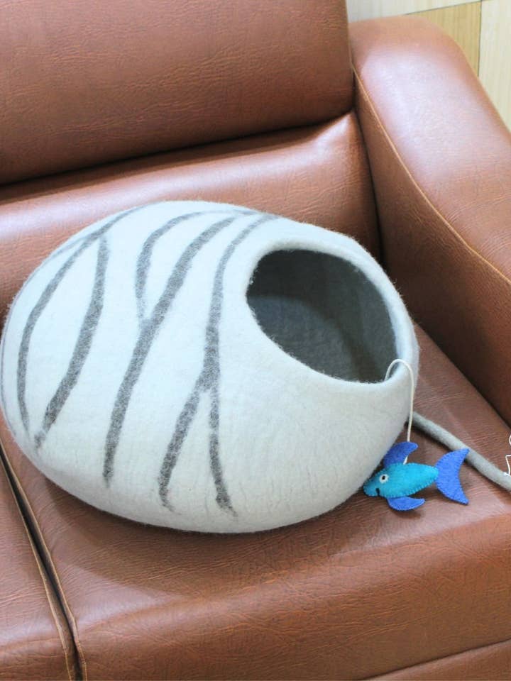 Round Striped Wool Cat Cave - Premium Quality Eco-Friendly for wholesale by Woollyfelt