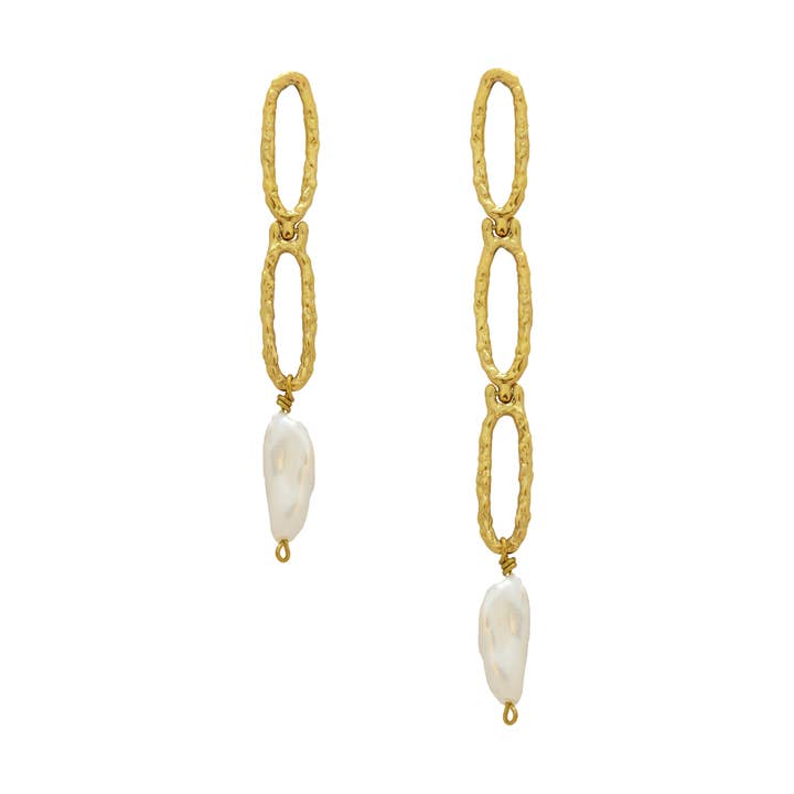 Nesaea Asymmetrische Perlenohrringe aus Messing für den Großhandel von Aveta Studio