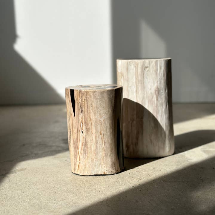 Office Objets - Wholesale Side Table - White petrified wood side table with black spots H:27.5 D:1859