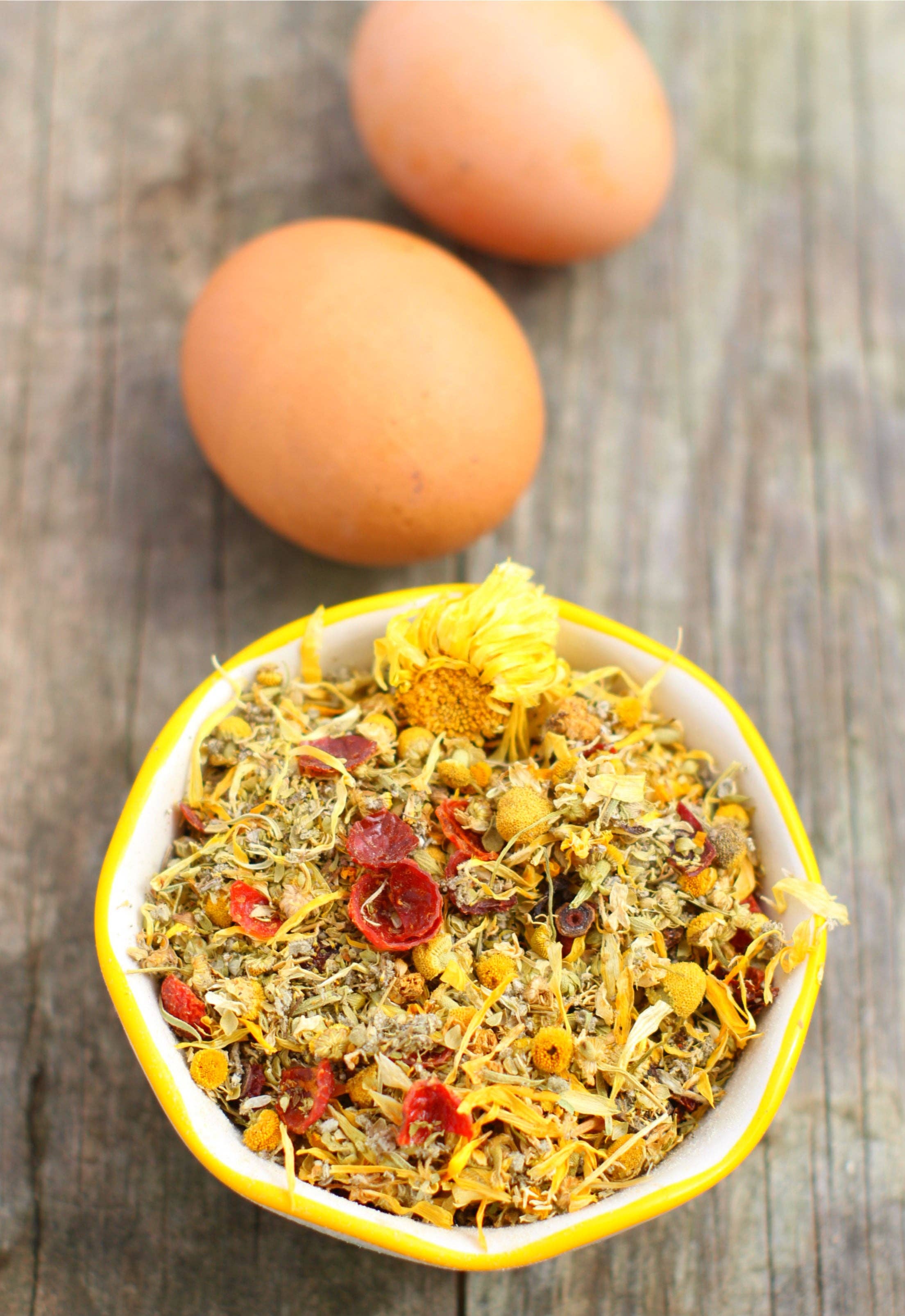 Dahlia Pets - Venta al por mayor Suplemento - Excepto perros y gatos - Aroma de hierbas para anidar en primavera para pollos de patio trasero con lavanda, manzanilla, caléndula y más.6