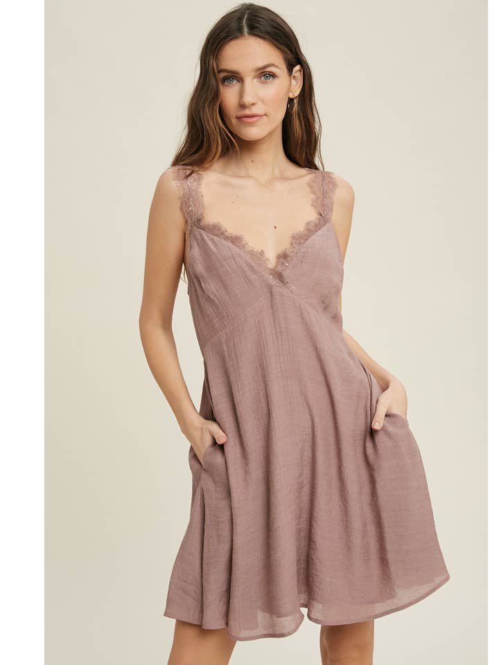 MINIVESTIDO FORRADO CON DETALLES DE ENCAJE Y BOLSILLOS LATERALES/WL22-6372 para venta al por mayor de Wishlist Apparel