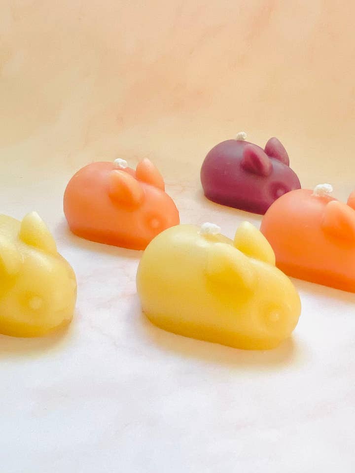 Bougies en cire d'abeille lapin de Pâques - paquet de 6 pour la vente par Maple + Love