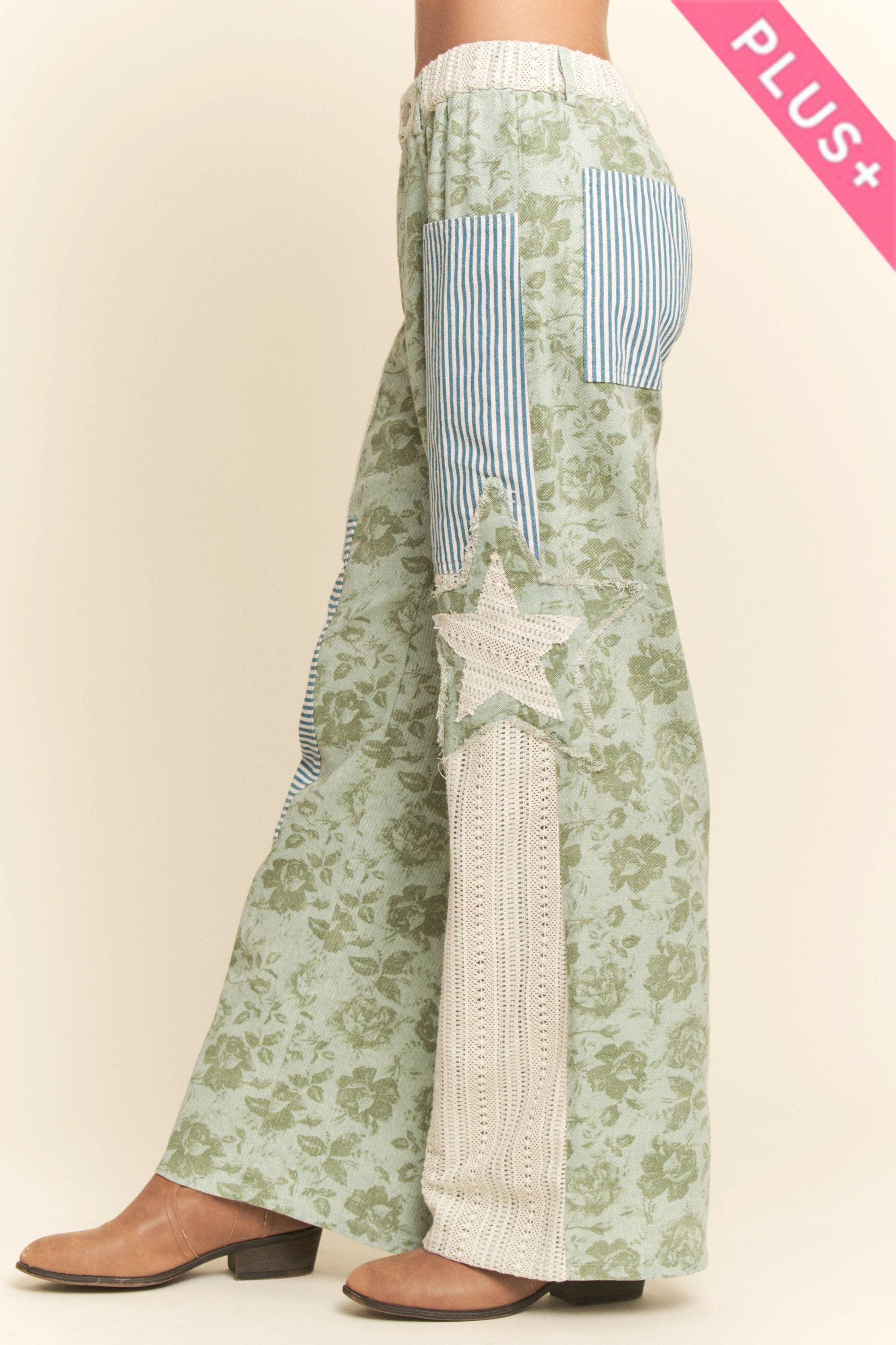 Davi & Dani – Calças - Mulher por atacado – CALÇAS LAVADAS COM DETALHE DE APLICAÇÃO FLORAL EM FORMA DE ESTRELA PLUS8