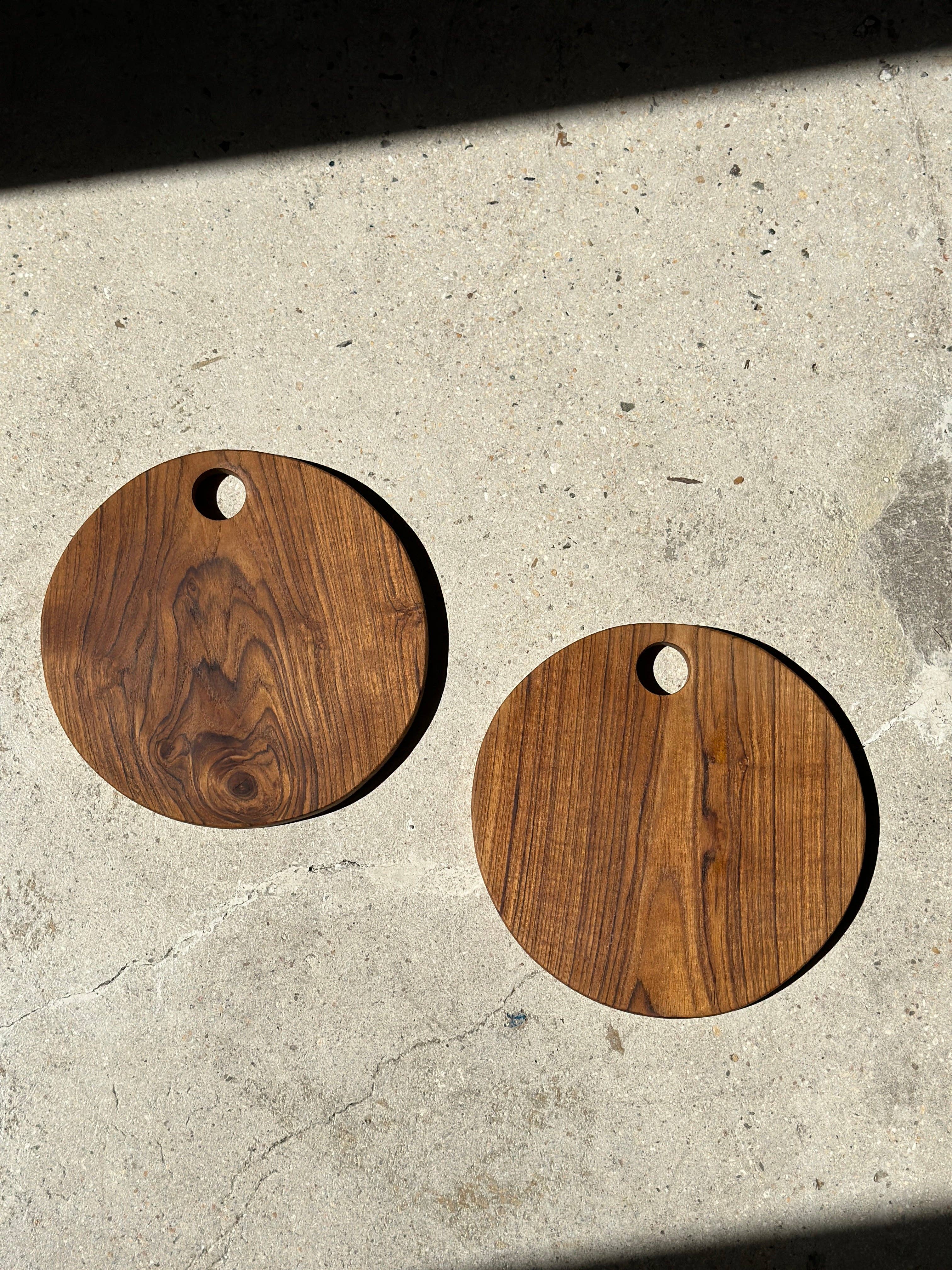 Office Objets – wholesale Skärbräda – Rund skärbräda i urholkad teak D:304