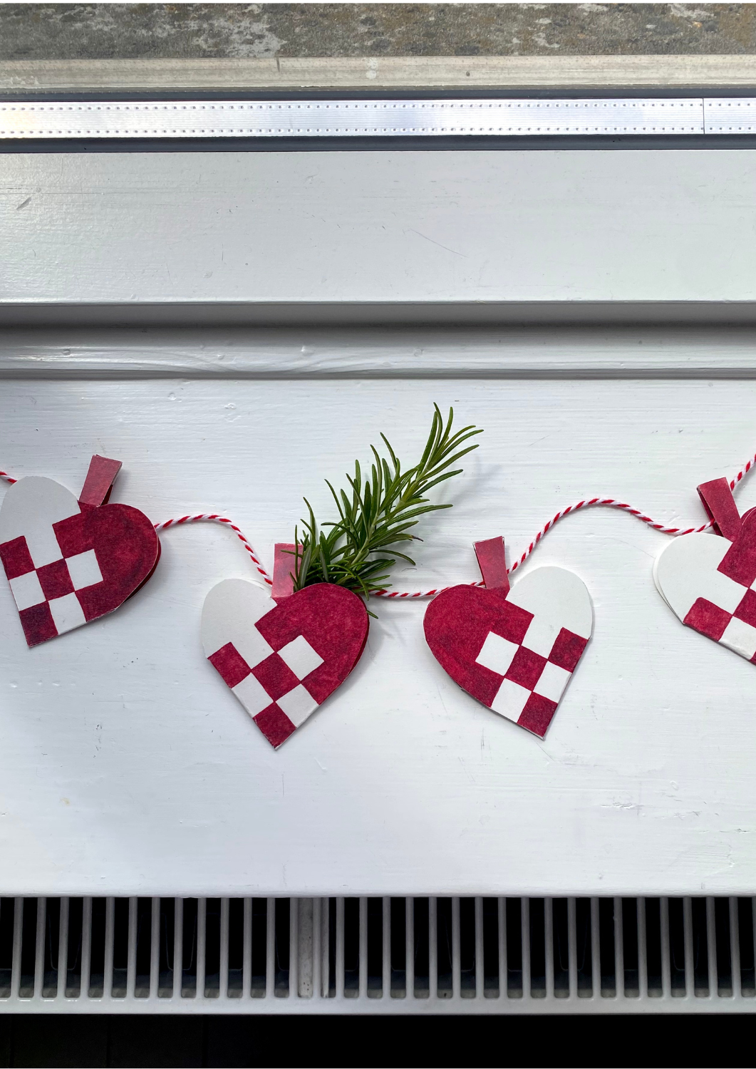 Tall Hat Tales - Wholesale Christmas Decoration - Julehjerter papirklip2