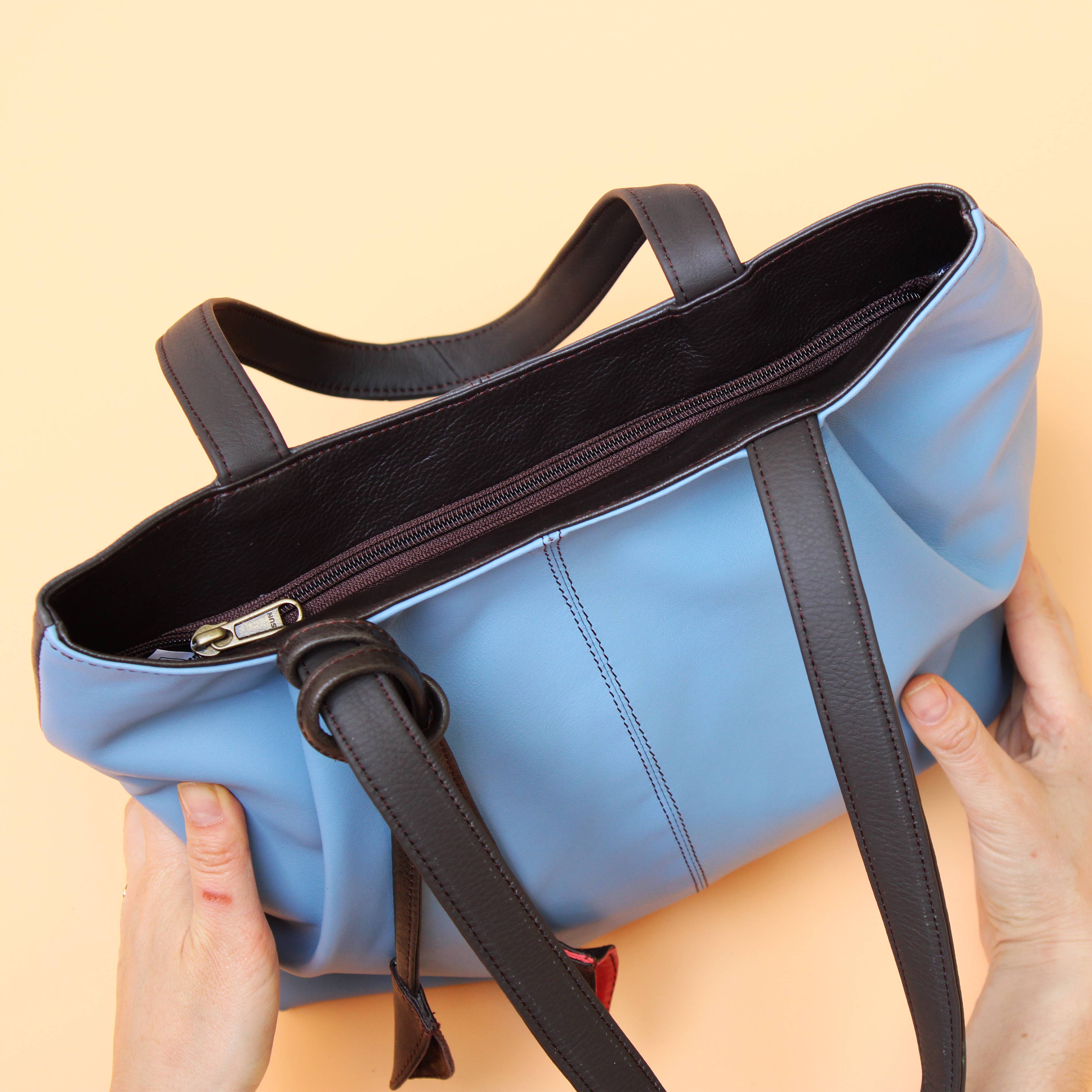 Soruka - Wholesale Shoulder Bag - Women's - Celine · Shoulder Bag with Zipper Cloure4