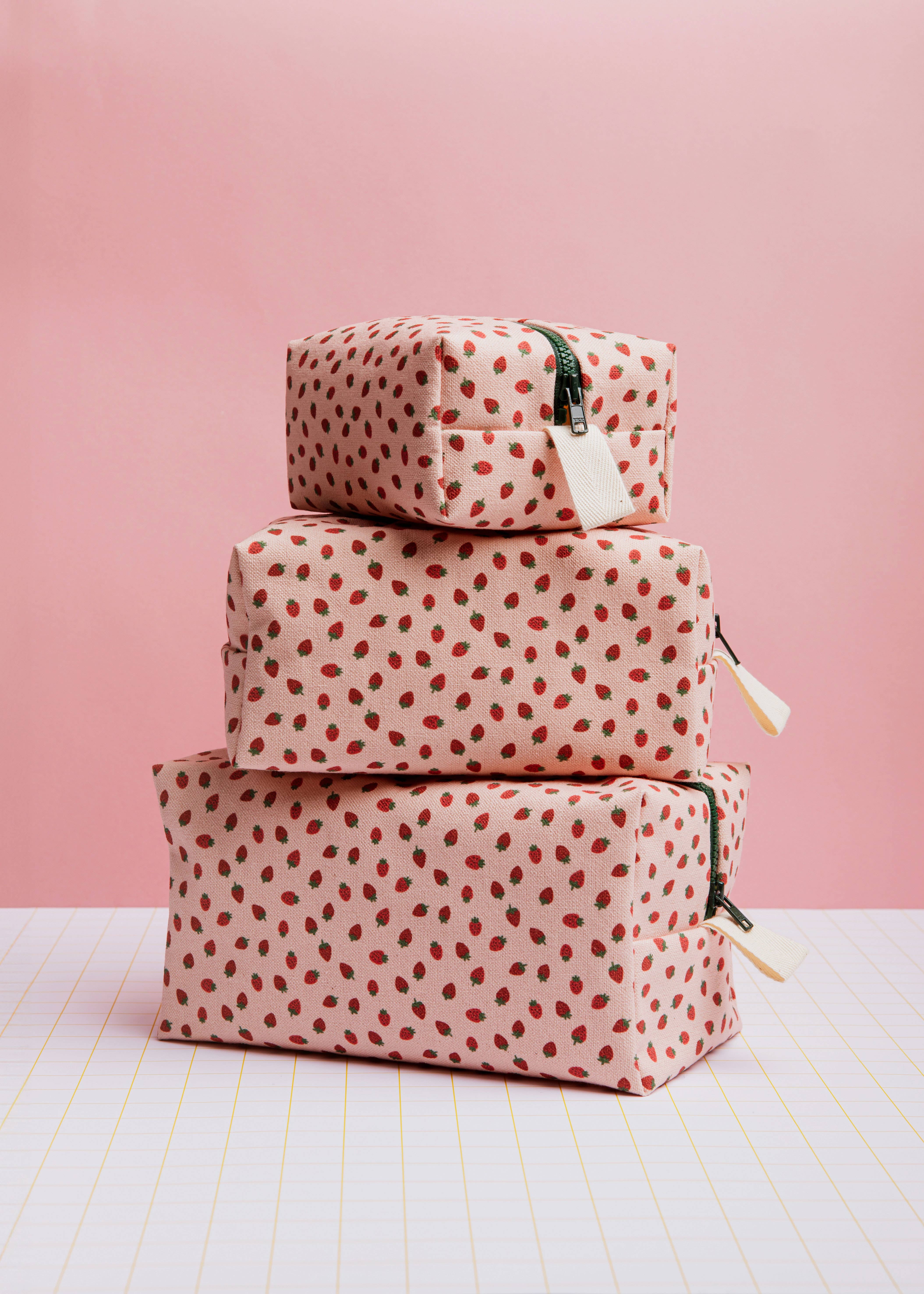 ECKE – bolsa de maquilhagem e cosméticos por atacado – Estojo Vanity & Beauty com Estampa de Morangos2