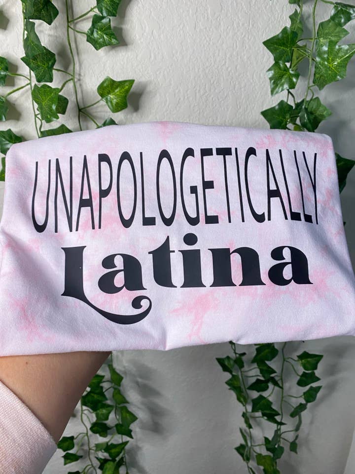 Unapologetically Latina, chemise pour la vente par Will + Vivi