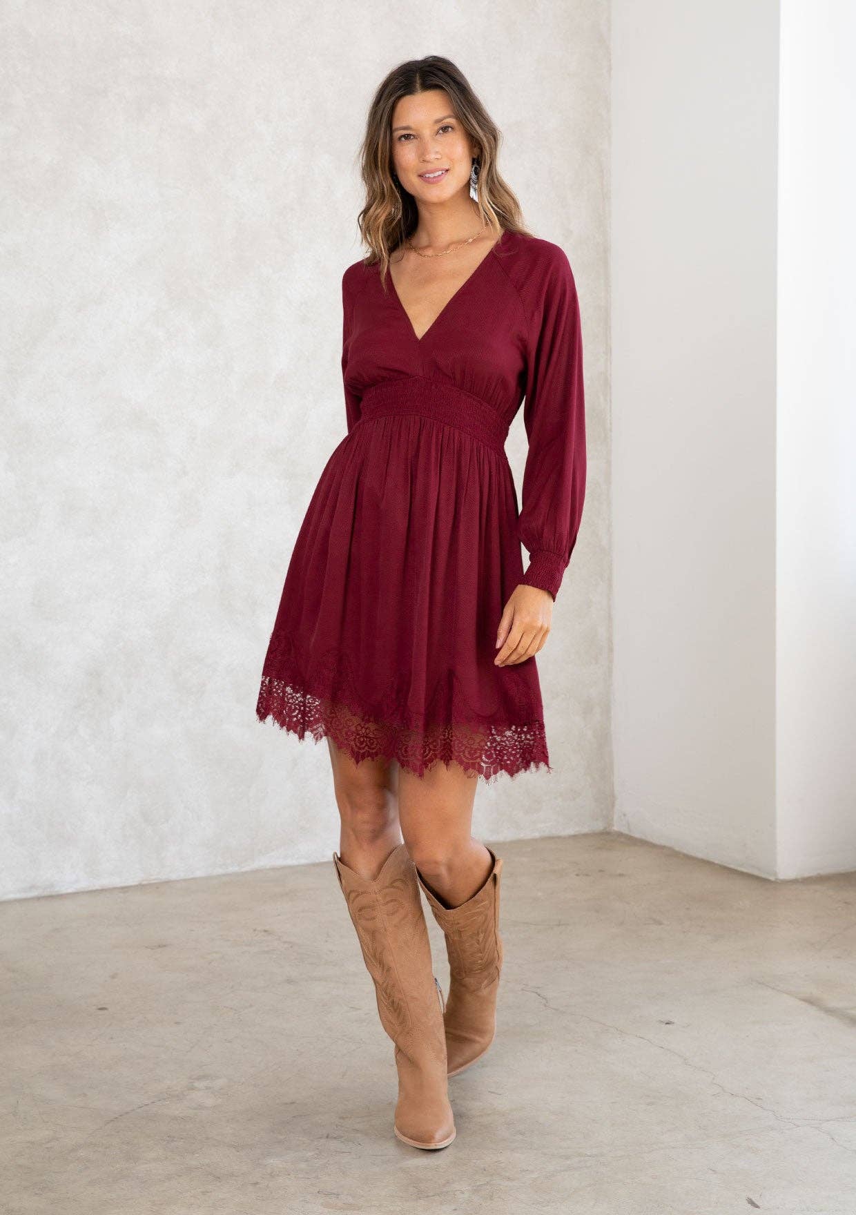 Lovestitch - Vente Robe – femme - Mini-robe à manches longues avec détails en dentelle pour les fêtes10