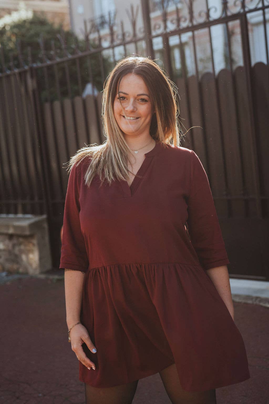 Sevenlie – Engroshandel Kjole - Dame – Roma-kjole i Bordeaux med A-form og lommer4