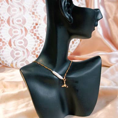 Colar Cauda de Peixe e Pérola Barroca Branca por atacado de Pompon La Tulipe