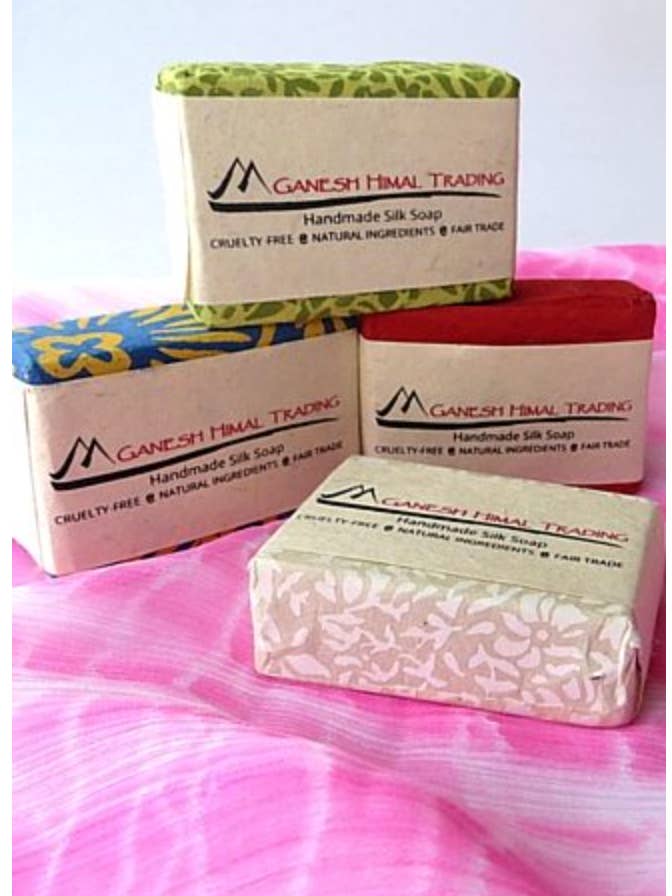 Savon en soie fait main, parfum mûrier pour la vente par Ganesh Himal Trading