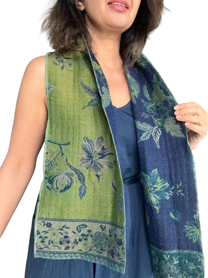 Écharpe ~ Iris Olive pour la vente par In Style Scarves