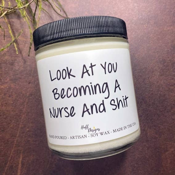 Devenir infirmière, cadeau de fin d'études - Bougie au soja pour la vente par Huff Designs Candle Co