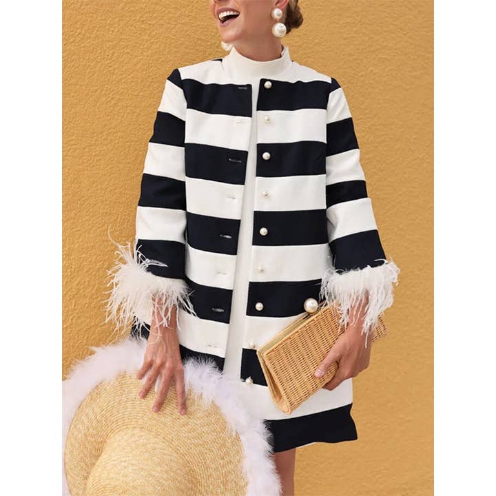 Giacche e cappotti con maniche a tre quarti larghe, abbottonati, a righe e con scollo rotondo. per la vendita all'ingrosso da parte di FurDecoration