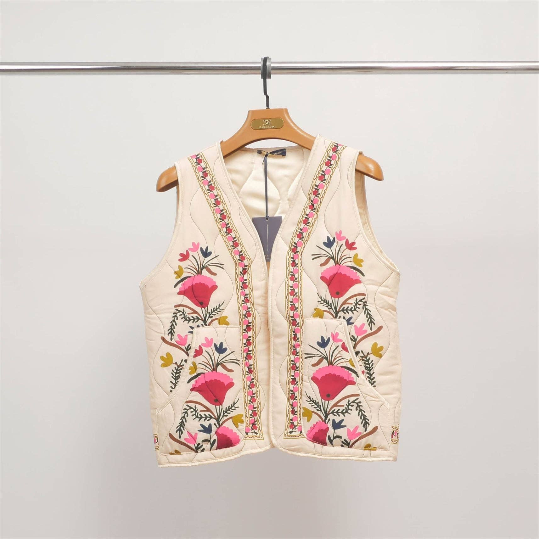 Cecile Wang – Großhandel Oberbekleidungsweste – Damen – Mehrfarbene, bestickte Steppweste KD89180