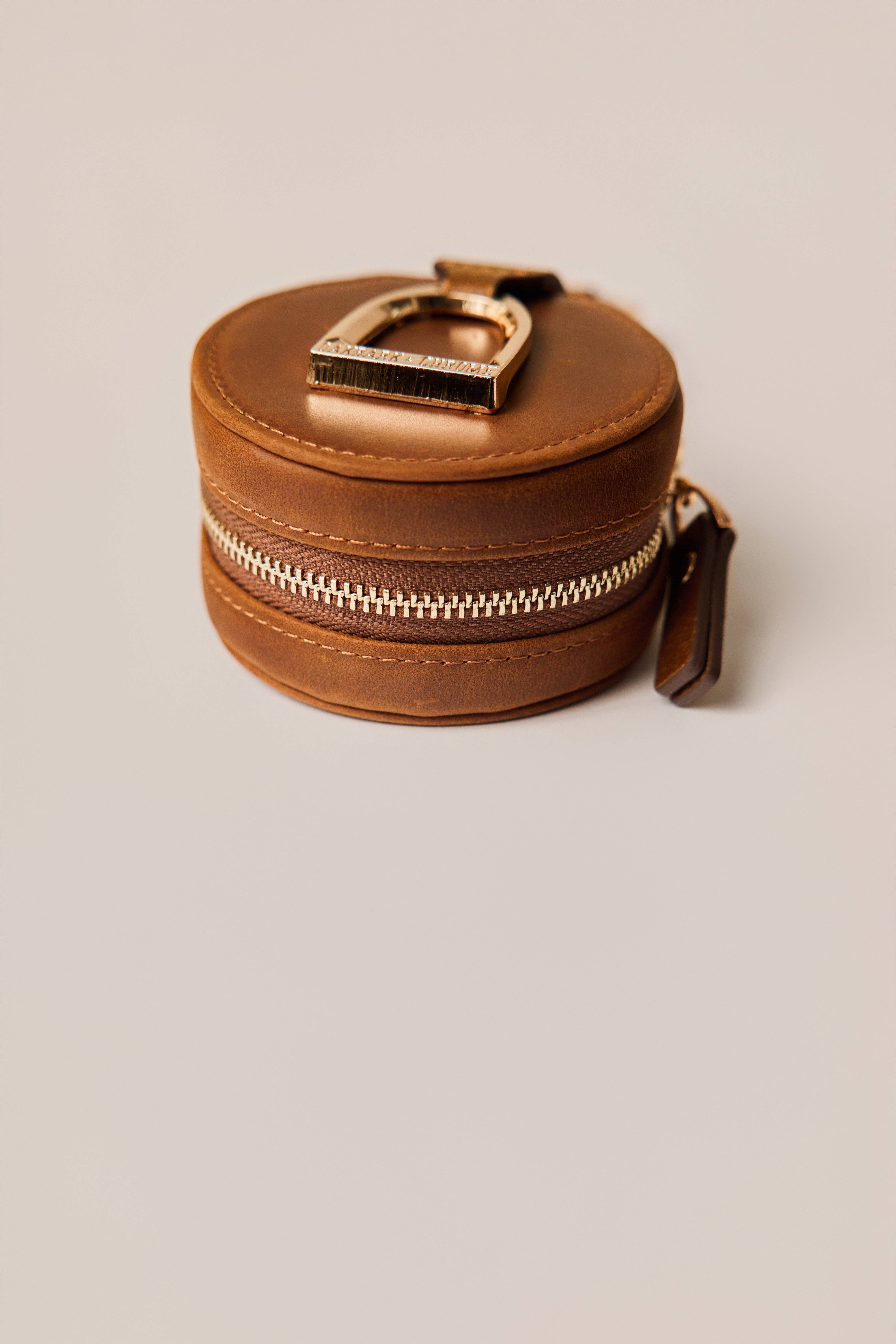 Oakbark & Chrome - Wholesale Crossbody Bag - Women's - Stirrup Accessory Keeper in Brindle1